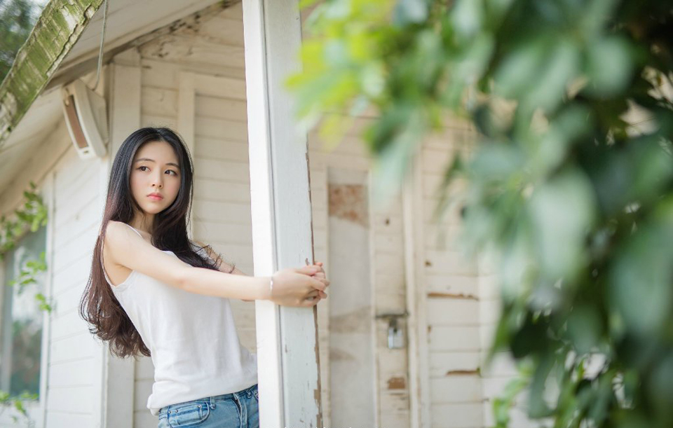 “庞先生，不是我等不明事理。”一名蜀将苦笑道：“只是冠军侯之政策，于我士族……”